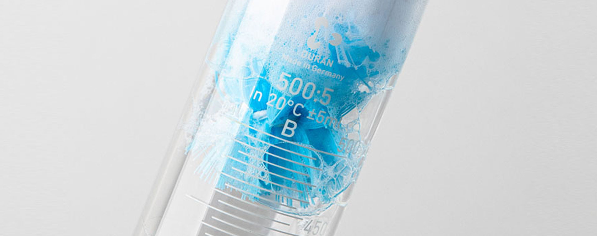 Cleaningglass1920x760.jpg Cleaningglass1920x760.jpg