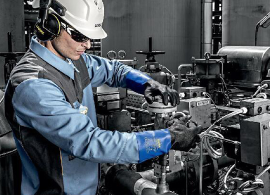 gloves_hero_block540x390.jpg gloves_hero_block540x390.jpg