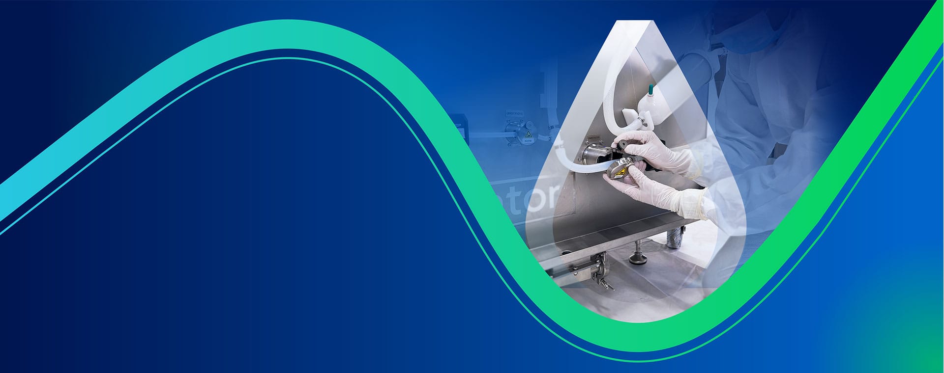 Close up of a scientist organizing tubing on an Avantor single-use system Close up of a scientist organizing tubing on an Avantor single-use system